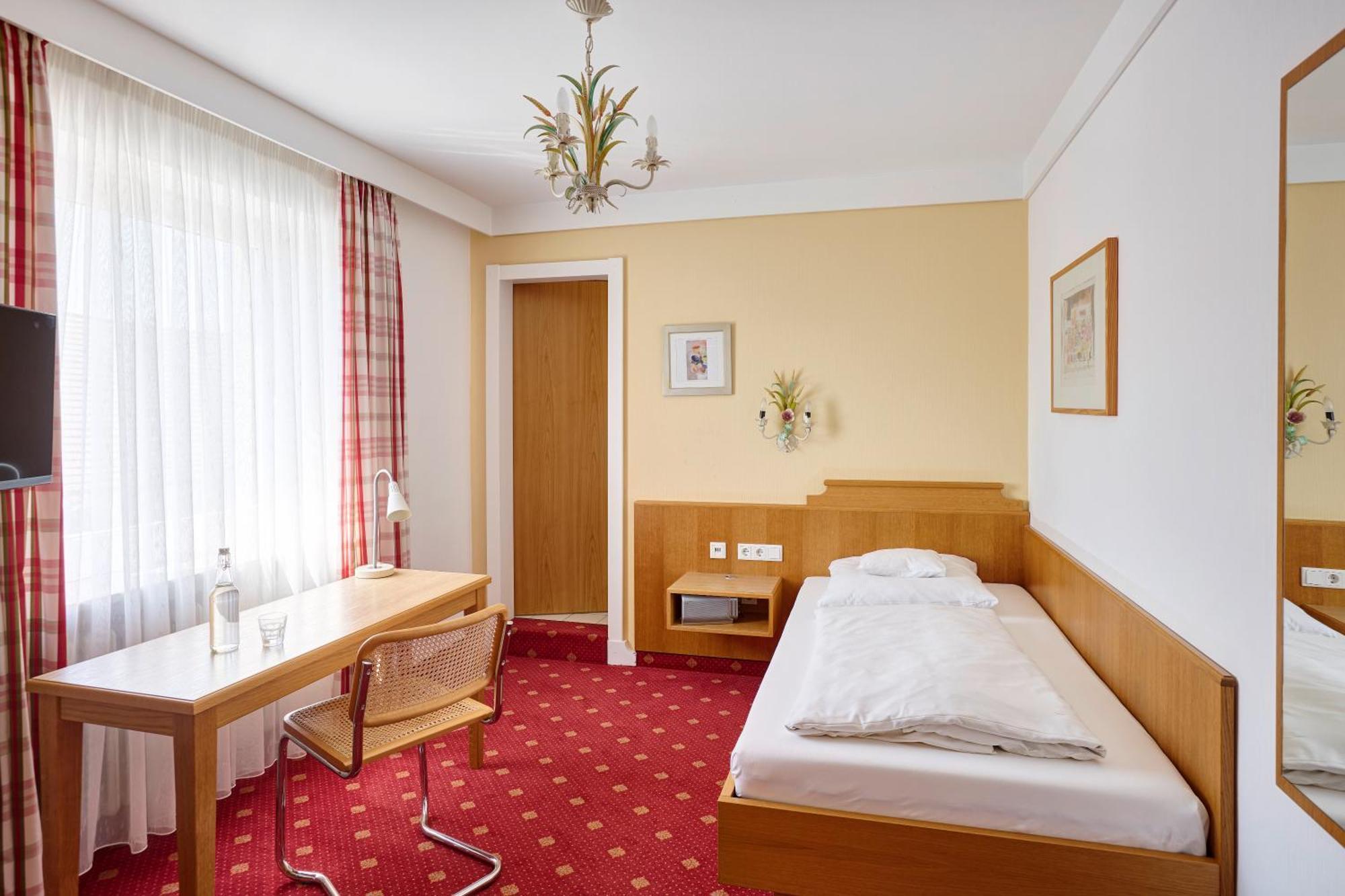 Hotel Mayer Germering Exterior photo